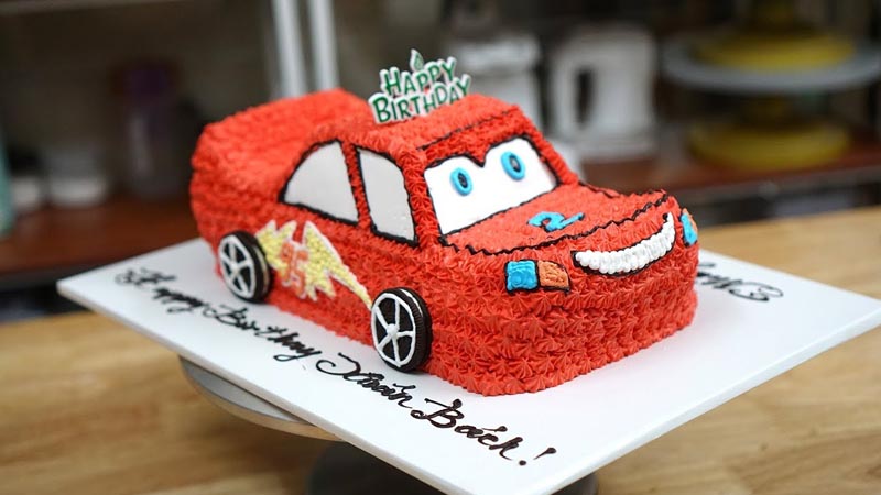 Bánh sinh nhật hình ô tô đỏ