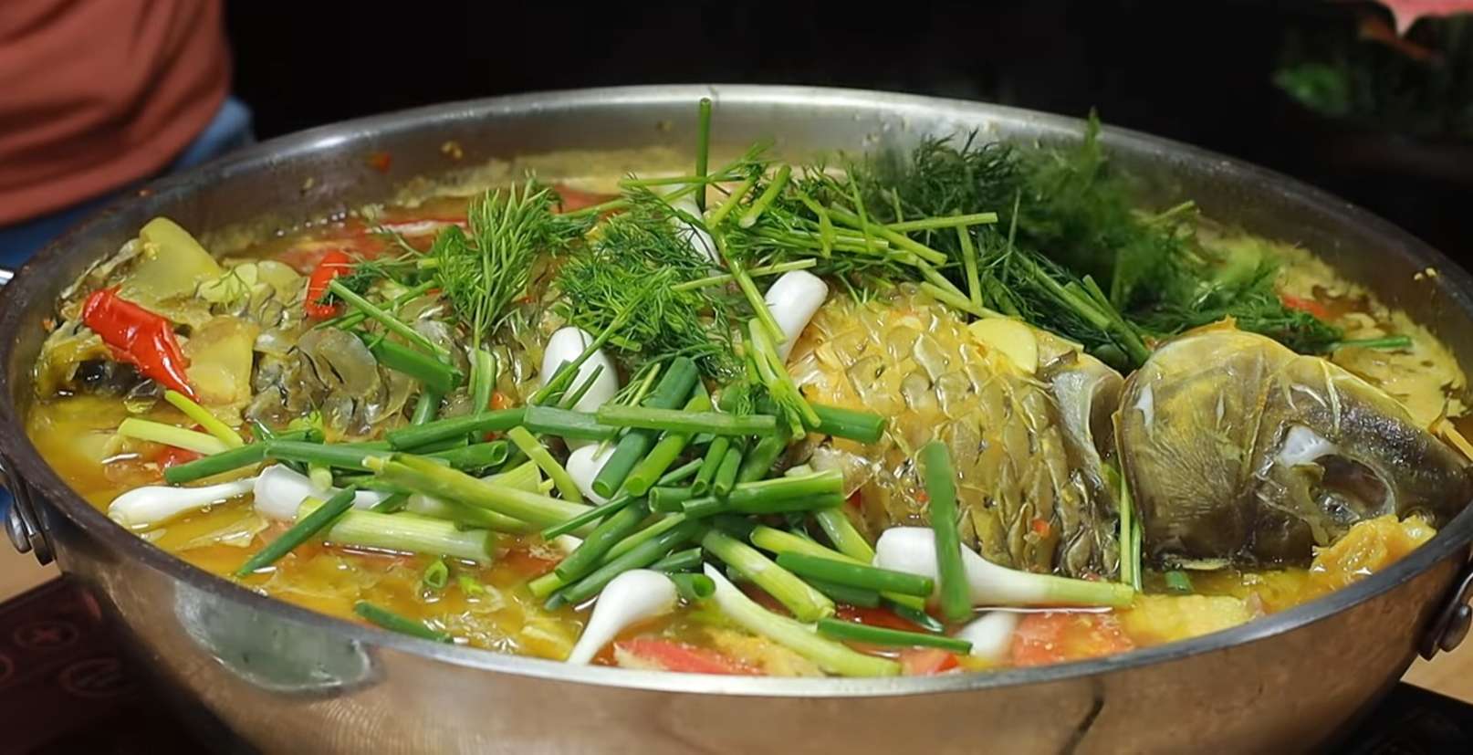 Cách nấu cá chép om dưa thịt ba chỉ thơm lừng nóng hổi
