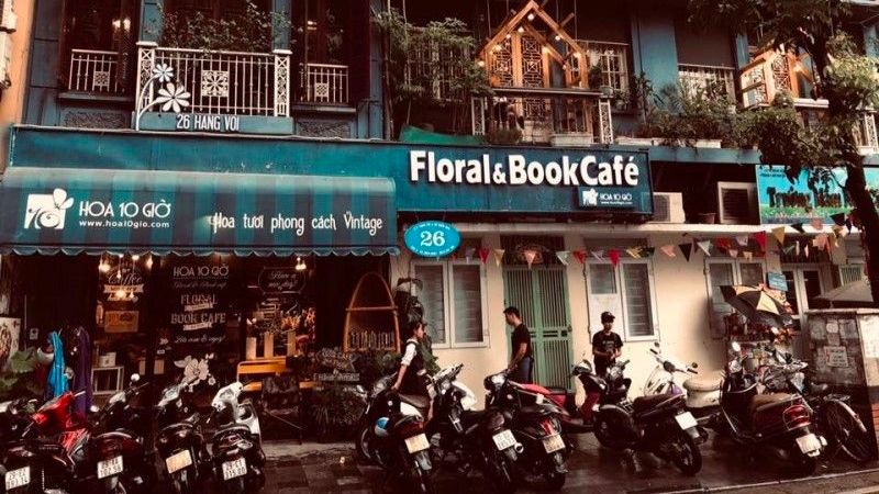 Hoa 10 Giờ – Floral & Book Cafe